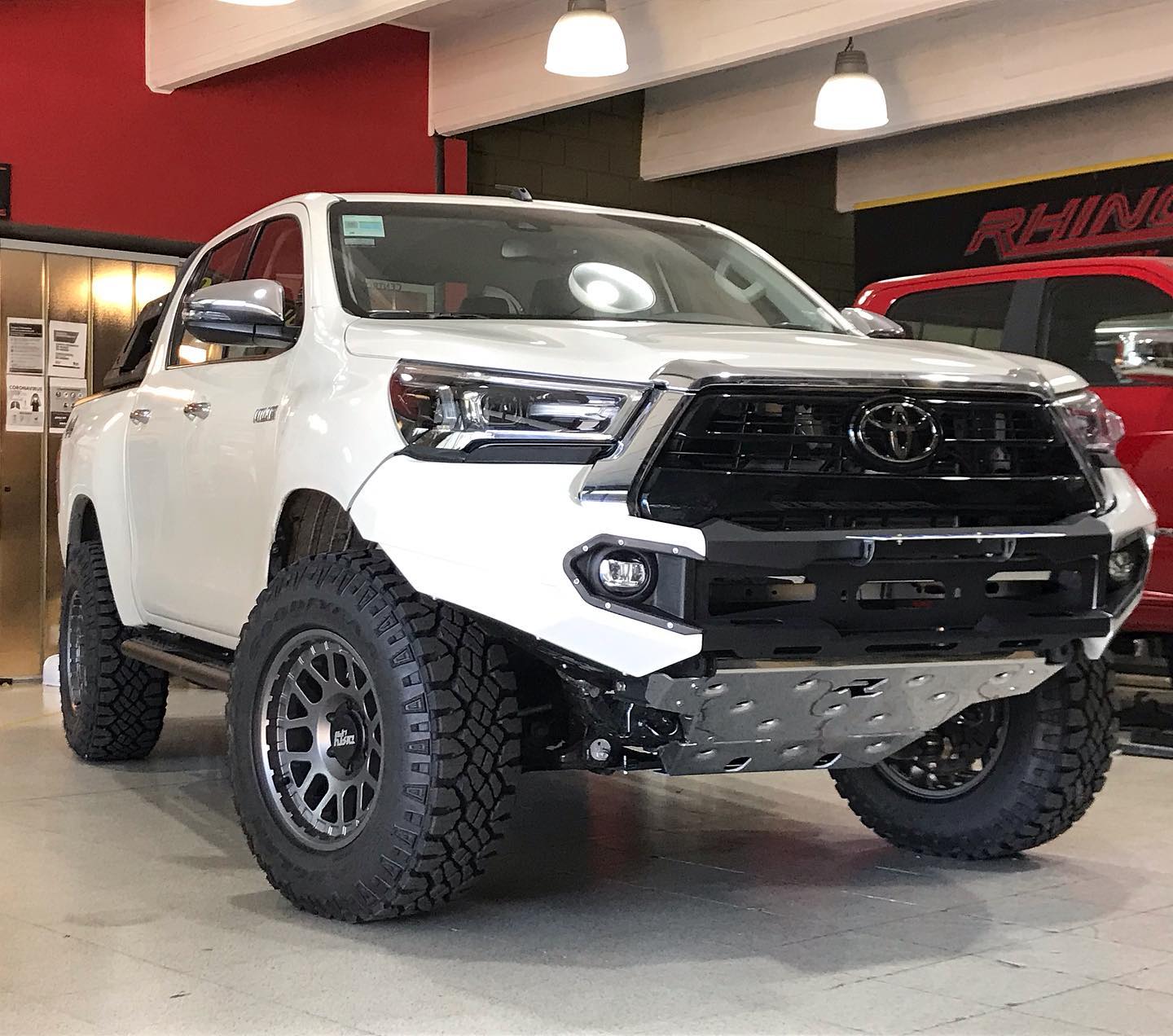 TOYOTA HILUX  2021+
