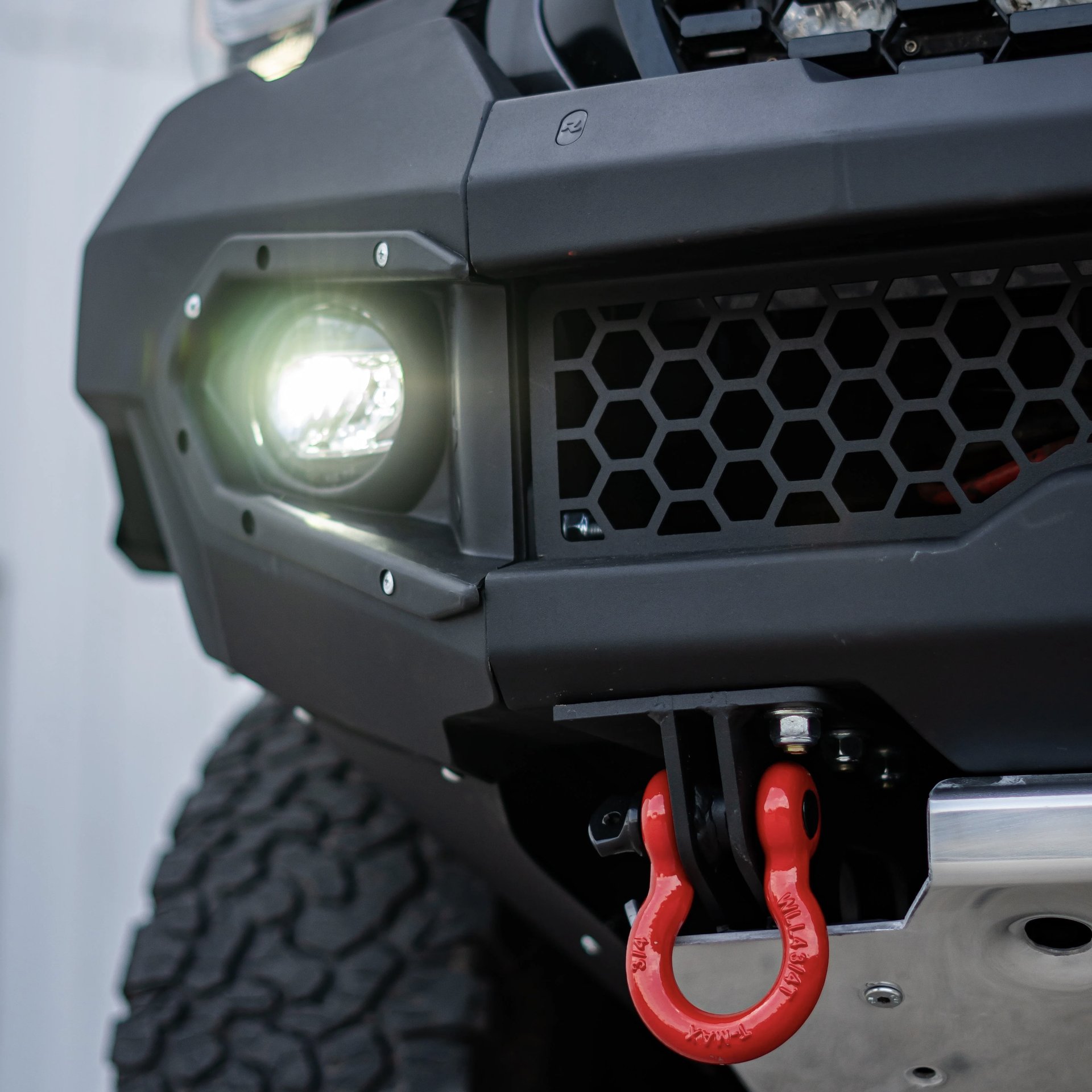 TOYOTA TACOMA 2016-2023 FRONT BUMPER